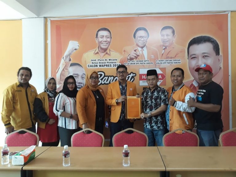 Candra Ibrahim Ambil Formulir Balon Wako Dan Wawako Di Kantor DPC Hanura Batam