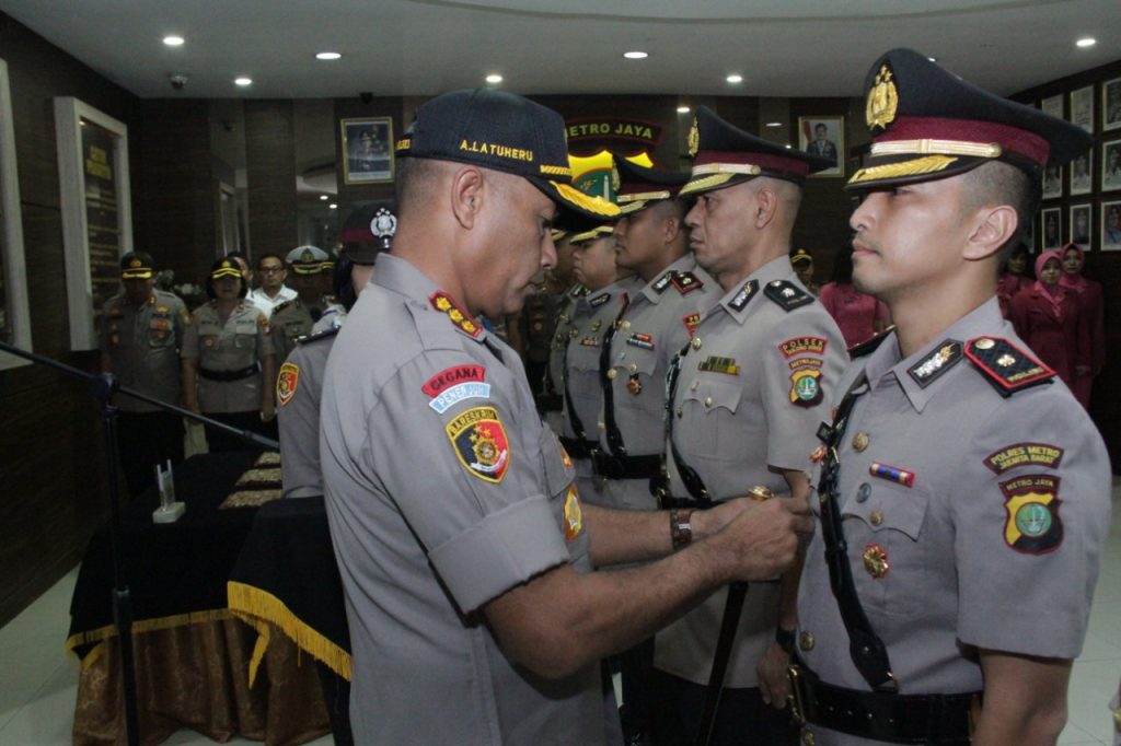 Kapolres Jakbar Pimpin Sertijab 3 Kapolsek