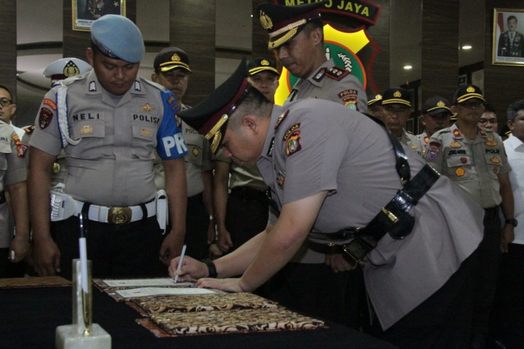 Kapolres Jakbar Pimpin Sertijab 3 Kapolsek