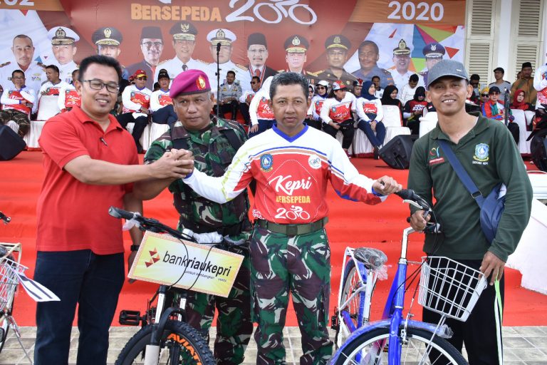 Segenap Prajurit Lantamal IV Semarakkan Pencananangan Kepri Bersepeda 2020