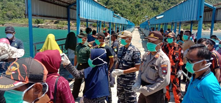 Tim Gabungan Inspeksi dan Sterilisasi Penumpang