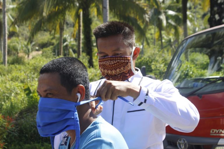 Putus Penyebaran Covid-19, Nefpi Rupika Perlengkapi APD Masyarakat