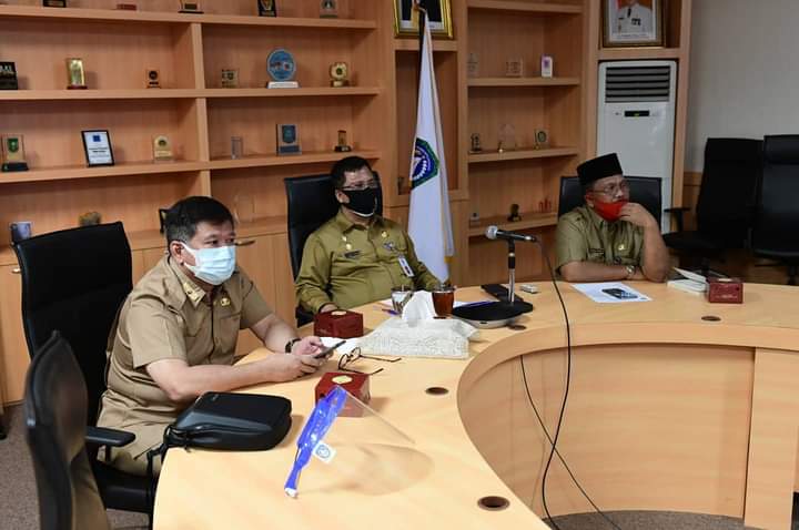 Pimpin Rapat  Virtual Bersama OPD dari Gedung Daerah, Isdianto Sampaikan Permohonan Maaf