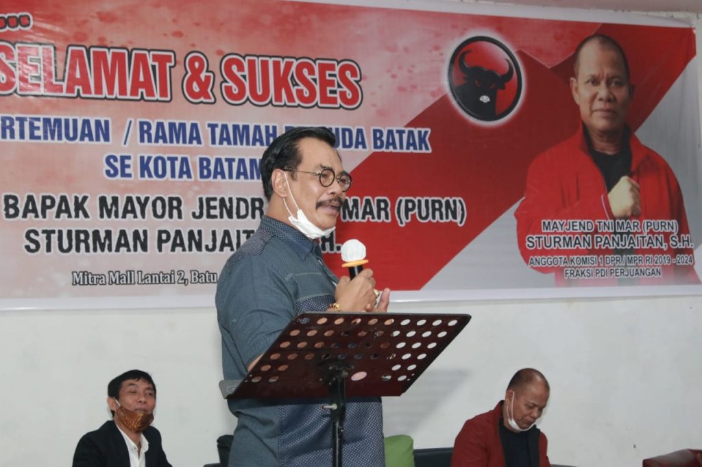 . H. Muhammad Soerya Respationo SH MH, memberi kata sambutan di acara ramah-tamah dengan Organisasi Kepemudaan di Batam.