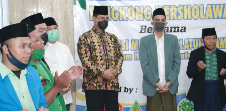 Mustasyar NU Provinsi Kepri H.Muhammad Soerya Respationo Hadiri Acara Bengkong Bersholawat