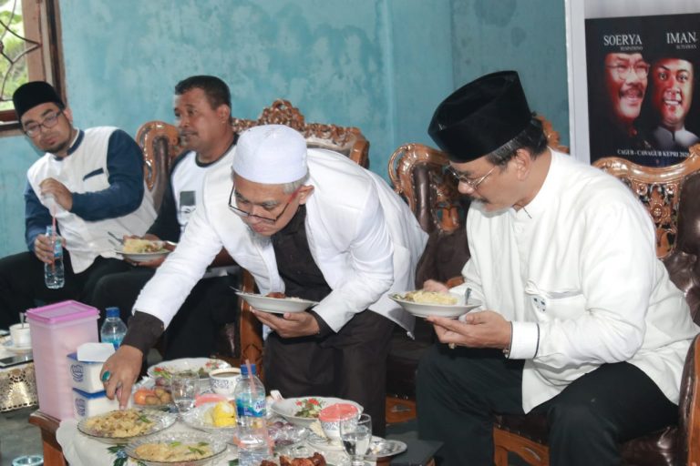 Silaturahmi di kampung Wonosari, Soerya Respationo Disuguhi Pecel Ponorogo