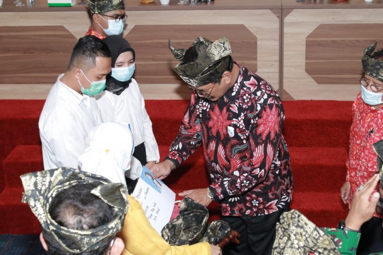 Dr HM Soerya Respationo SH MH Selaku Ketua Senat UNIBA Membuka Kegiatan PKKMB