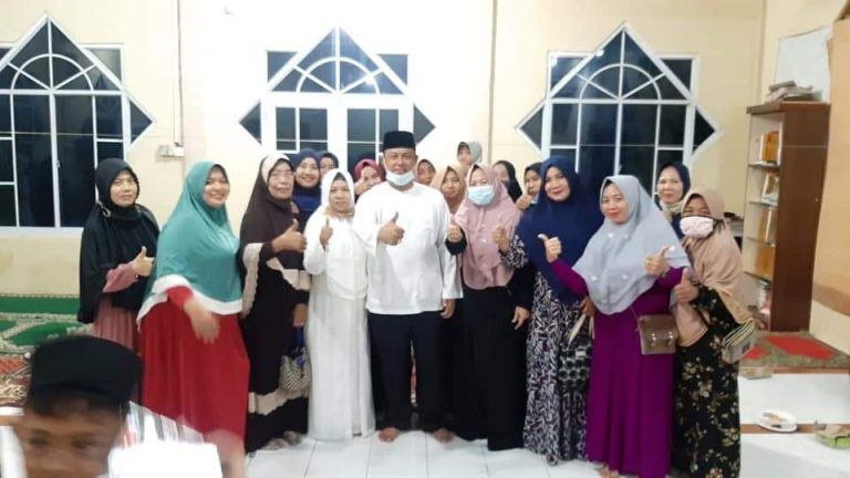 Iman Sutiawan Ikuti Peringatan Maulid Nabi di Musholla Al Yaqin Sekupang Batam