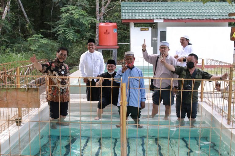 Calon Gubernur Soerya Respationo Kunjungi Wisata Pemandian Air Panas di Lingga