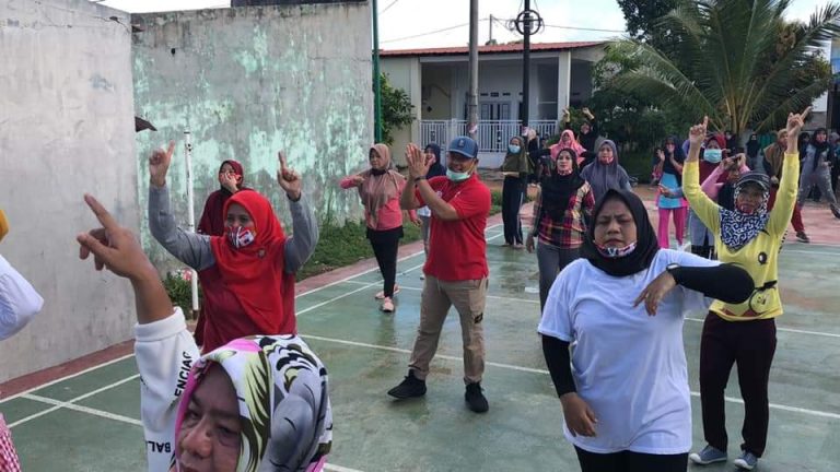 Makin Kompak, Iman Sutiawan Senam Pagi Bersama Warga Patam Lestari