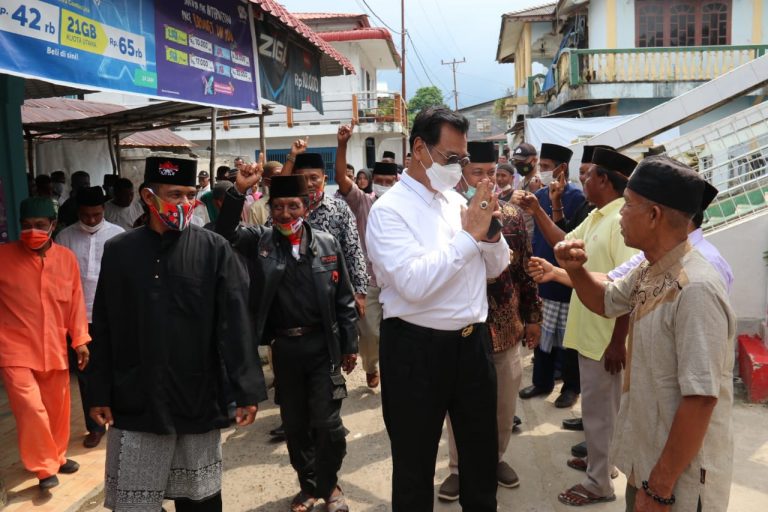 “Romo Datang Kat Kampung Kami, Hidup Nomor Satu” Teriak Warga Sambut Soerya di Pulau Kasu