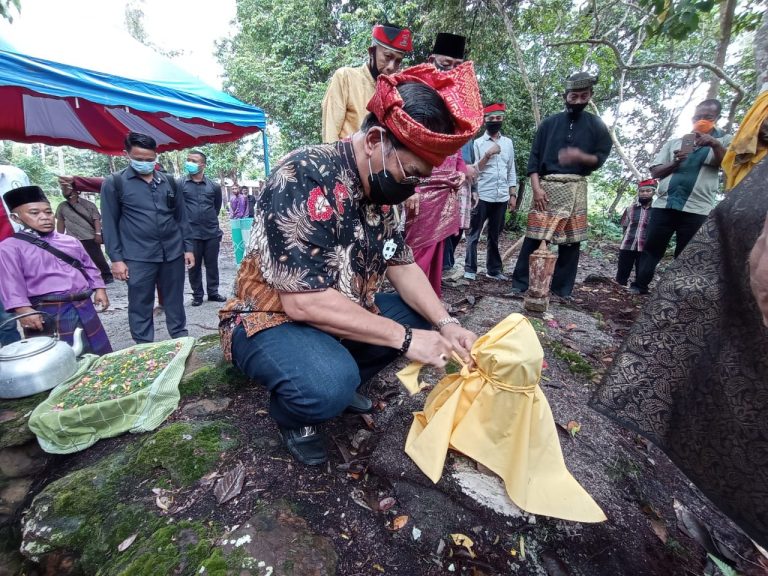 Soerya Respationo Kunjungi Cagar Budaya Religi di Bintan
