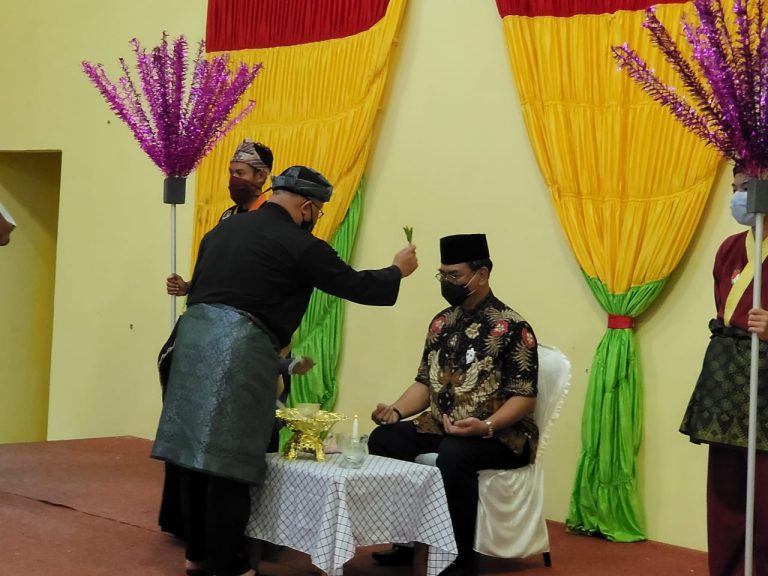LAM Bintan Tepuk Tepung Tawar Soerya Respationo dan Doakan Pilkada Kepri Berjalan Sukses