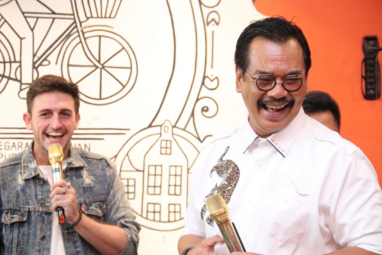 Soerya Respationo di ‘Roasting’ Komika, Kaum Milenial Bersatu dalam Tawa