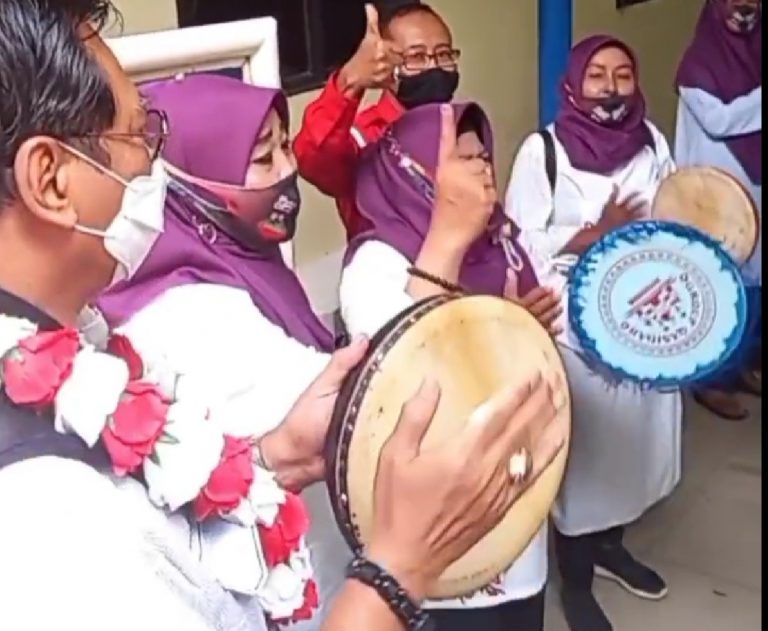 Soerya Respationo Ikut Main Kompang, Ibu-ibu Makin Mantap Pilih Nomor 1