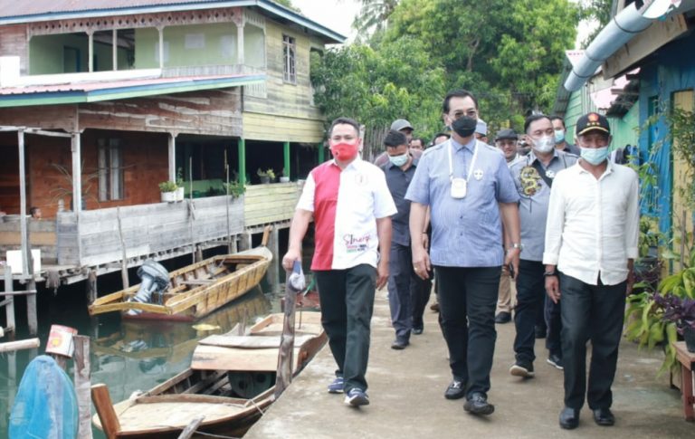 Soerya-Iman Menang !  Sorak Warga Tanjung Lipat Sambut Kedatangan Soerya Respationo