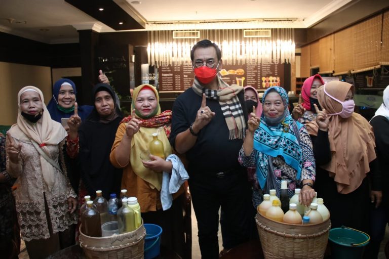 Pedagang Kecil Hingga ‘Mbok’ Jamu Gendong Dukung Program Ekonomi Soerya-Iman
