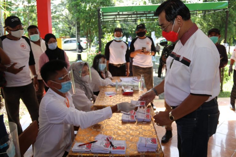 Gunakan Hak Suaranya, Soerya Respationo Jalan Kaki Ke TPS 04