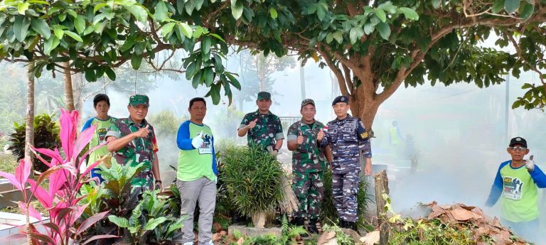 “Sabtu Bersih” Kelurahan Tarempa di Pemakaman Umum Jelang Ramadhan 1444 H