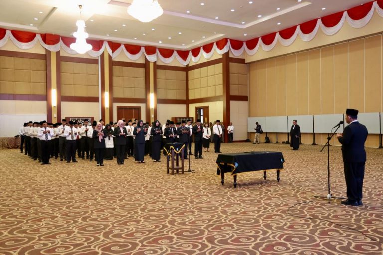 Gubernur Kepri Lantik 135 Pejabat Eselon II, III & IV