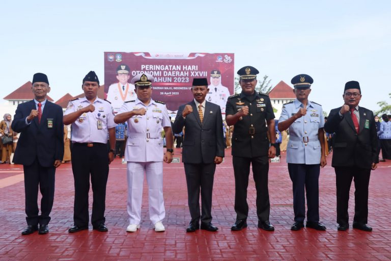 Hari Pertama Kerja Usai Libur Lebaran Sekdaprov Adi Pimpin Apel Gabungan