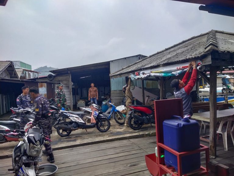Memasuki Masa Tenang, Panwascam Jemaja Bersama TNI – Polri Copot Alat Peraga Kampanye