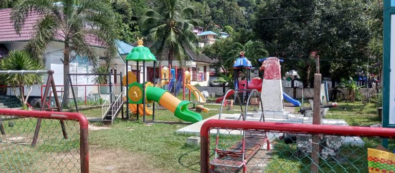 Taman Bermain Anak “Taman Bermadah” di Tarempa, Tidak Terawat Dan Rusak