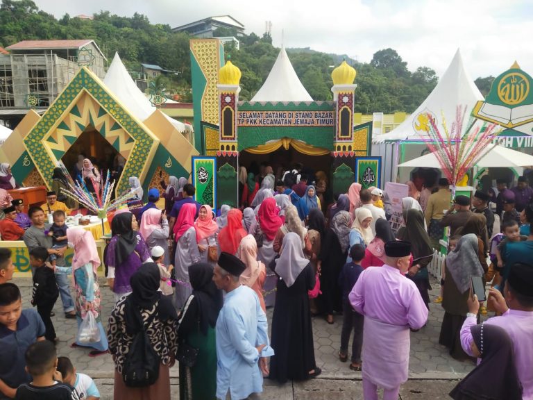 Batik Cual Menarik Perhatian Pengunjung Bazaar MTQH ke VIII Kabupaten Kepulauan Anambas