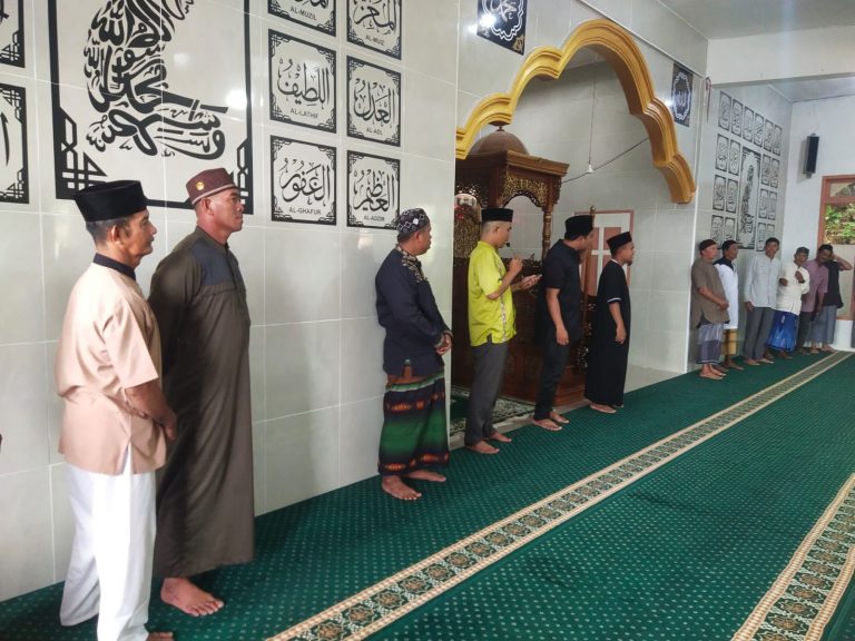 Pemdes Genting Pulur Bersama Masyarakat Sambut Ramadhan Dengan Zikir dan Doa