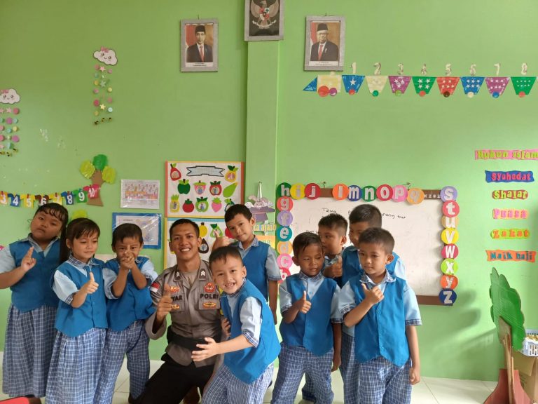 Polisi Sahabat Anak, Bhabinkamtibmas Polsek Palmatak Sambangi Anak Usia Dini
