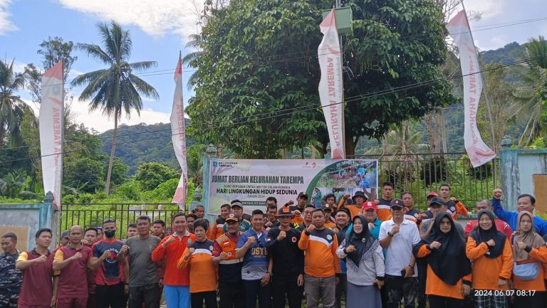 Program Jum’at Berlian Kelurahan Tarempa Berlangsung di TPU