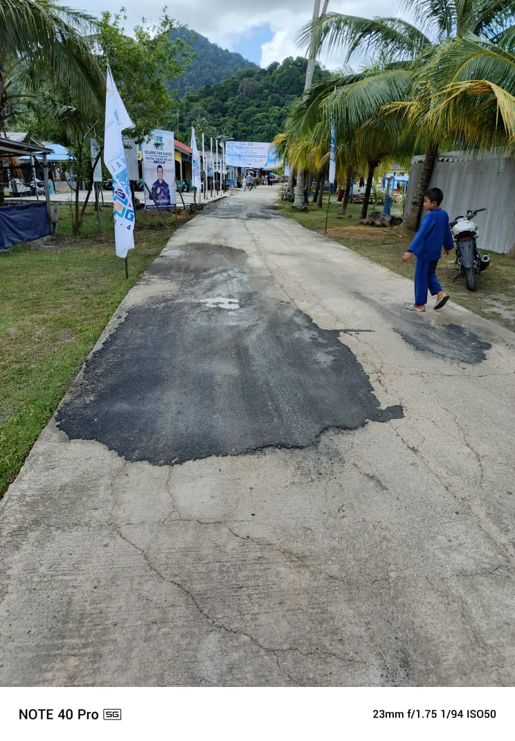 Pengerjaan Proyek Jalan Padang Melang – Rewak Tuai Kekecewaan Masyarakat
