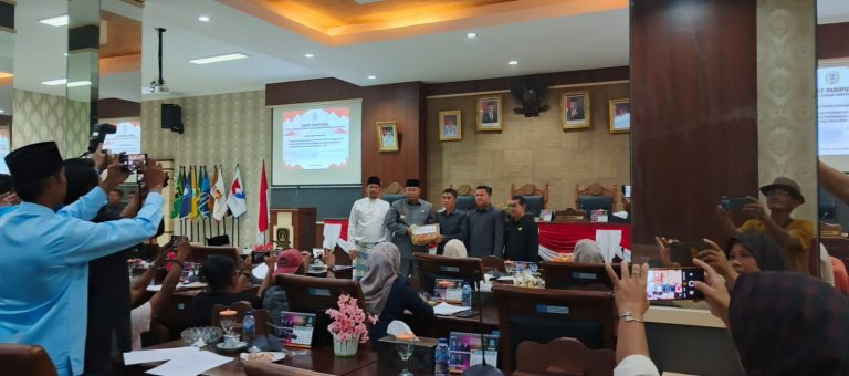 DPRD Anambas Laksanakan Rapat Paripurna Bahas Dua Raperda