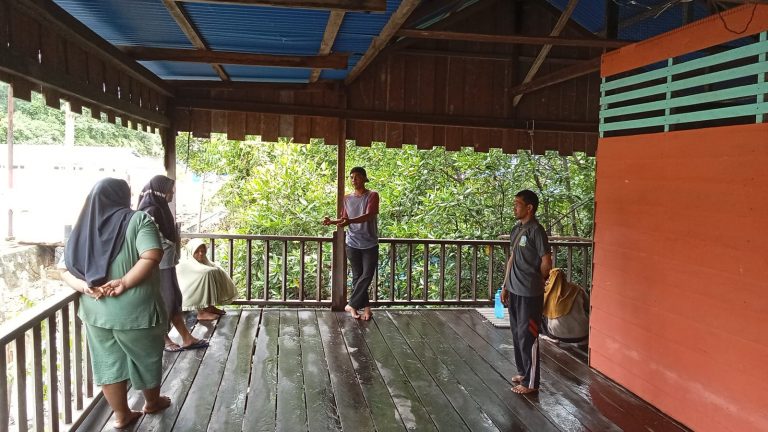 Kades Genting Pulur Kunjungi Rumah Produksi Batik Cual