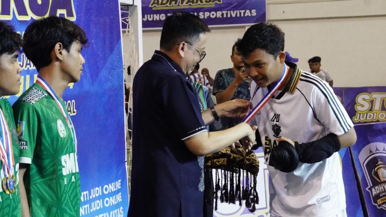Kajati Kepri Tutup Turnamen Futsal Adhyaksa Cup Antar SMA Sederajat