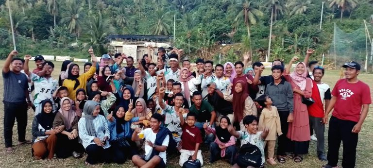 Pertandingan Sepak Bola di Desa Rewak Tim PSDS Unggul 5-4 Melawan Tim Anak Jambat