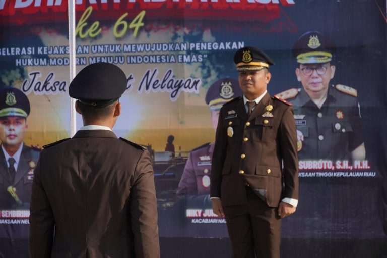 Cabjari Natuna Laksanakan Upacara Memperingati Hari Bhakti Adhyaksa ke-64 di Tarempa