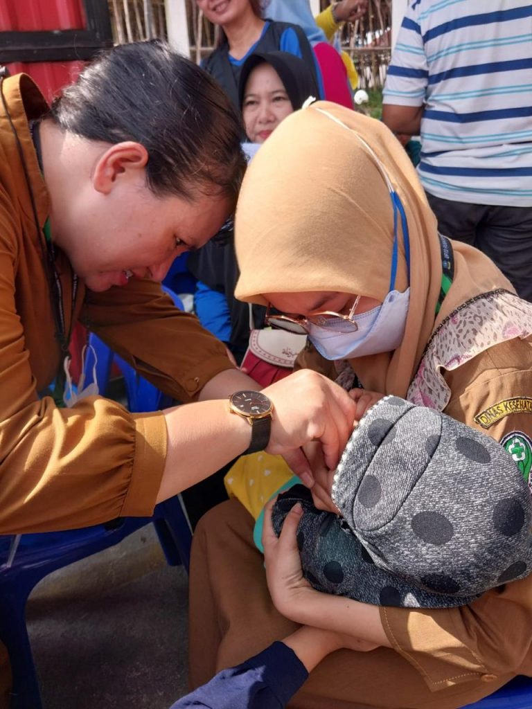 Peringati HAN, Bhayangkari Cabang Bintan Berikan Vaksin Polio Kepada Balita