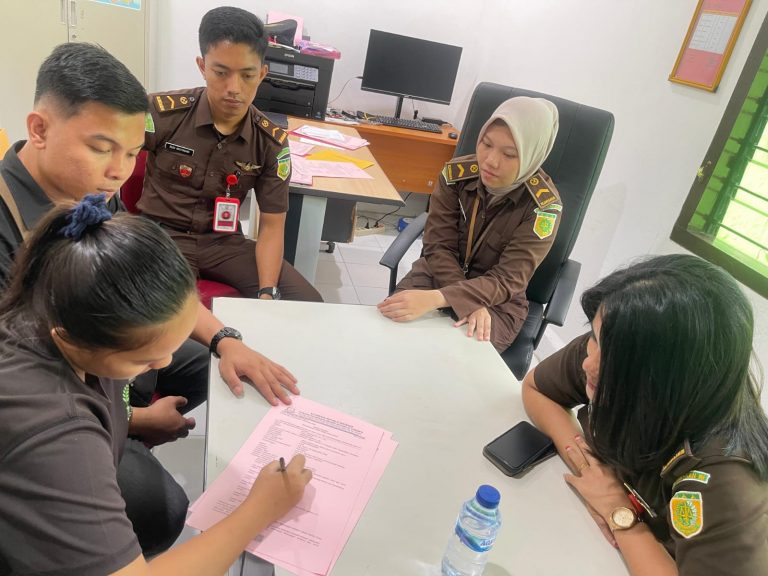 Satreskrim Polres Anambas Serahkan Tersangka dan Barang Bukti Kasus Pembunuhan Bayi