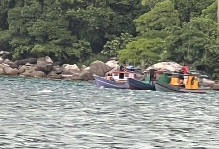 Masyarakat Desa Kiabu Amankan Kapal Motor Penembak ikan Ilegal