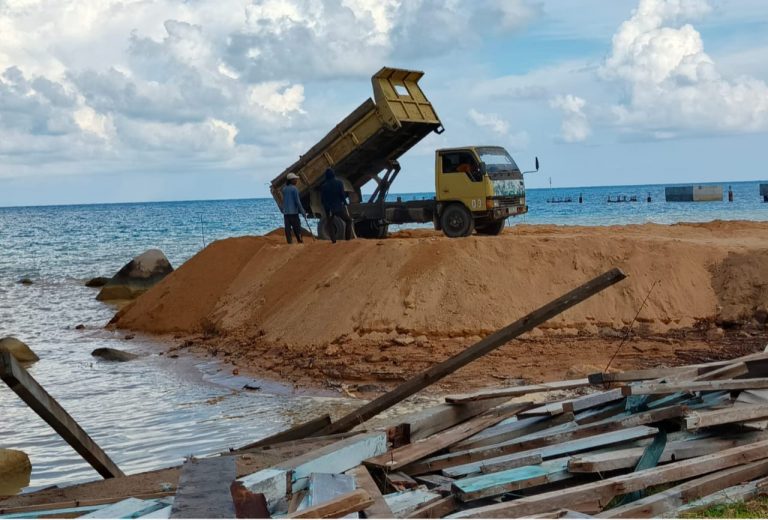 Nelayan Merugi, Proyek Penimbunan Pelabuhan RORO Kuala Maras Cemari Laut