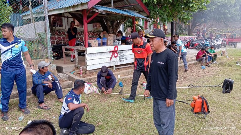 Warga dan Panitia Lakukan Persiapan Kegiatan Peringatan HUT RI ke-79 di Kecamatan Jemaja