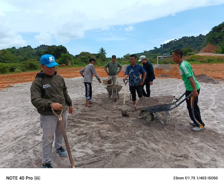 Menyambut HUT RI ke-79, Kecamatan Jemaja Timur Laksanakan Gotong Royong