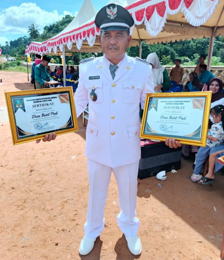 Desa Bukit Padi Raih Dua Penghargaan Dari Kecamatan Jemaja Timur