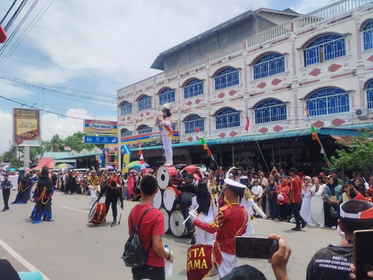 100 Personil Polres Bintan Lakukan Pengamanan Pawai Nusantara HUT RI Ke 79.