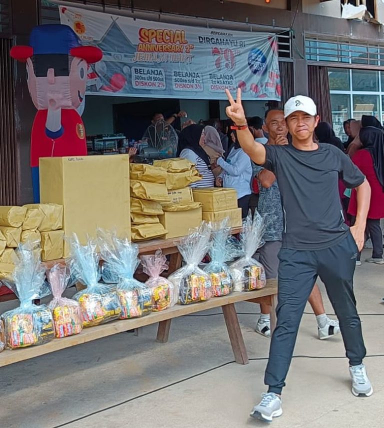 Bersama Sang Owner Edi Ja’far, Memperingati Dua Tahun Berdirinya Jemaja Mart