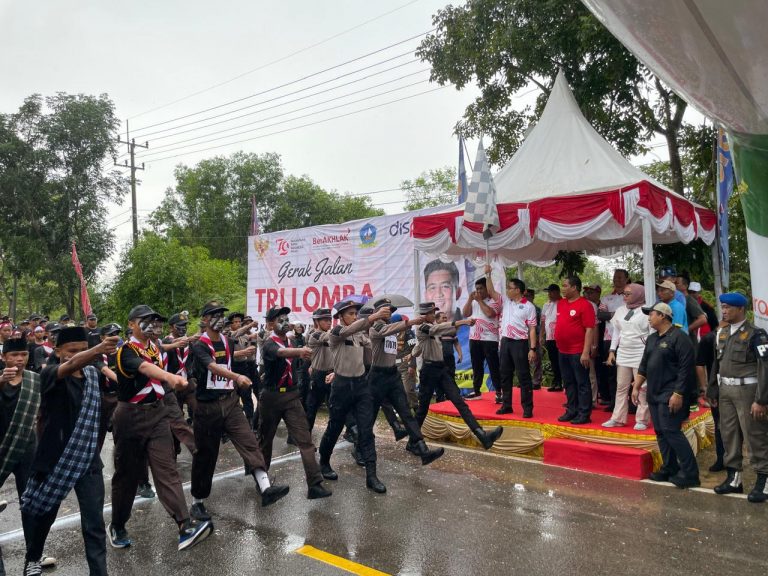 Polres Bintan Lakukan Pengamanan Gerak Jalan Ditengah Guyuran Hujan