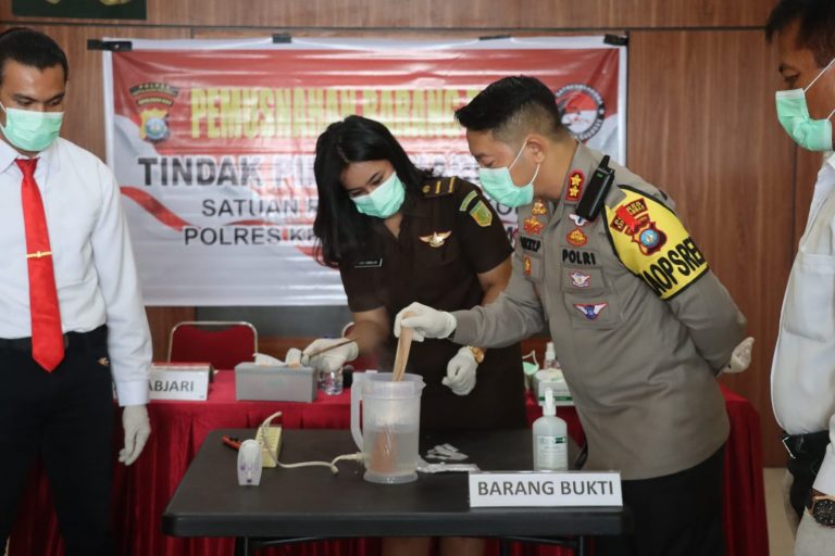Kapolres Kepulauan Anambas Pimpin Pemusnahan Barang Bukti Narkotika