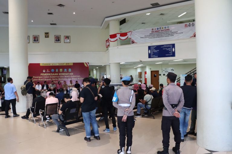 Pengamanan Polres Bintan Saat Pemeriksaan Kesehatan Calon Bupati Bintan