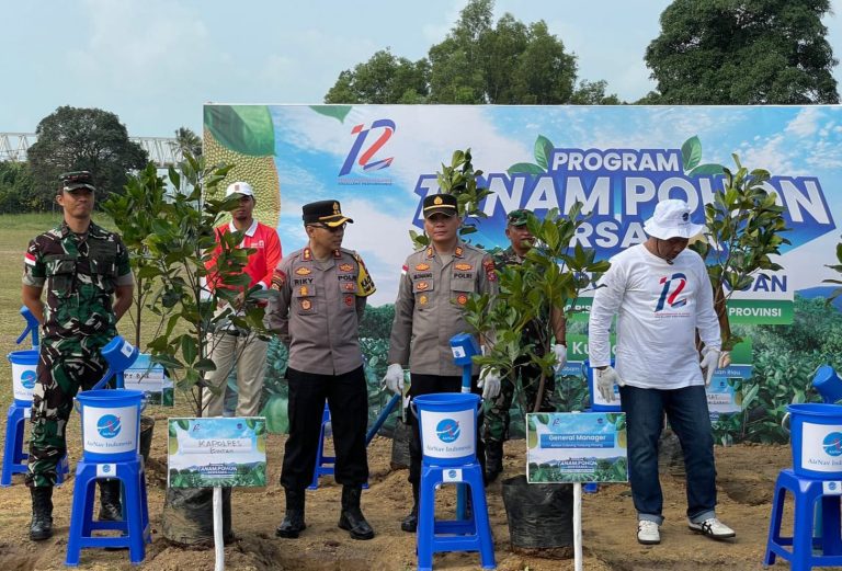 Partisipasi Kapolres Bintan Tanam Pohon Bersama Air Nav